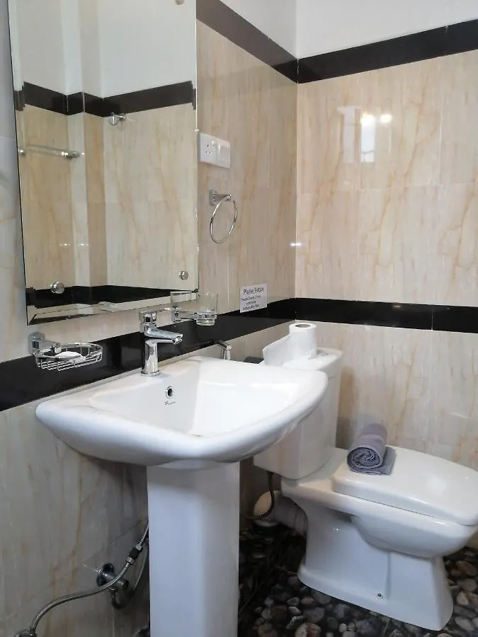 Le Petit Hotel&Restaurant Negombo 3*,